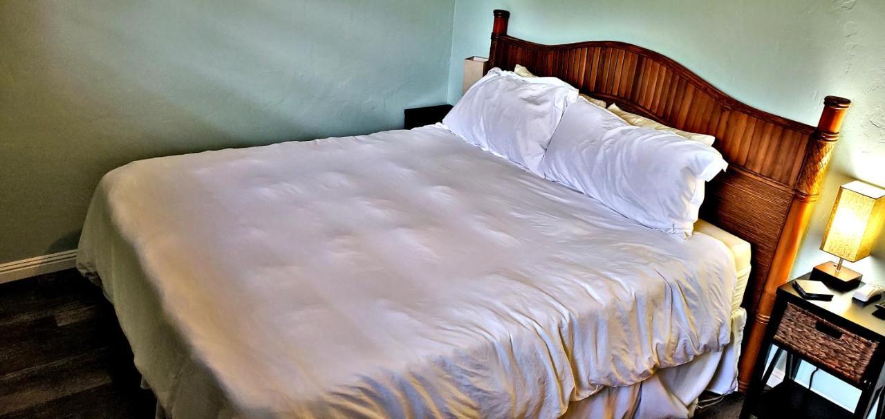 Ali'I Banyan Breeze Apartment Кайлуа Кона Екстериор снимка